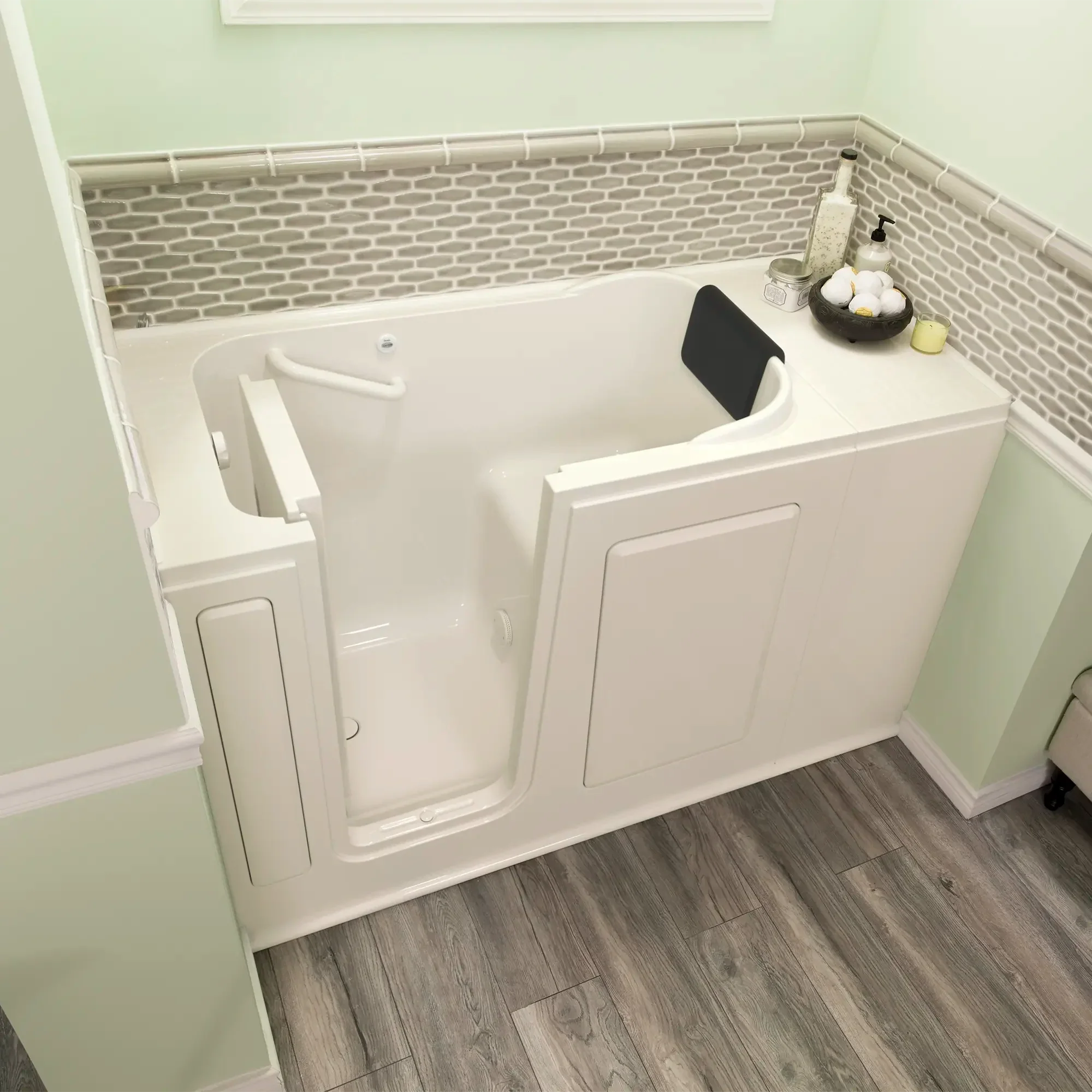 Gelcoat Premium Series 28 x 48-Inch Walk-in Tub With Soaker System - Left-Hand Drain - Image 5